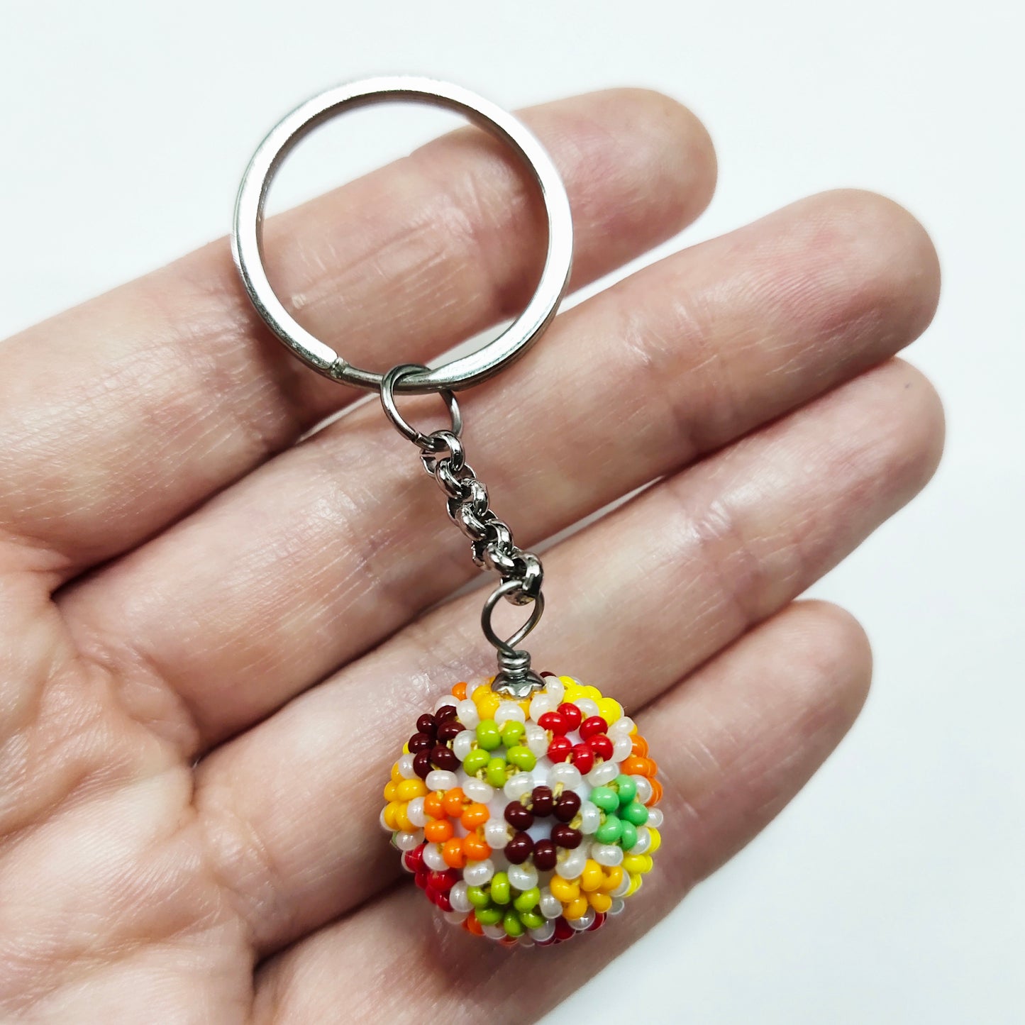 Beaded ball keychain with flowers pattern