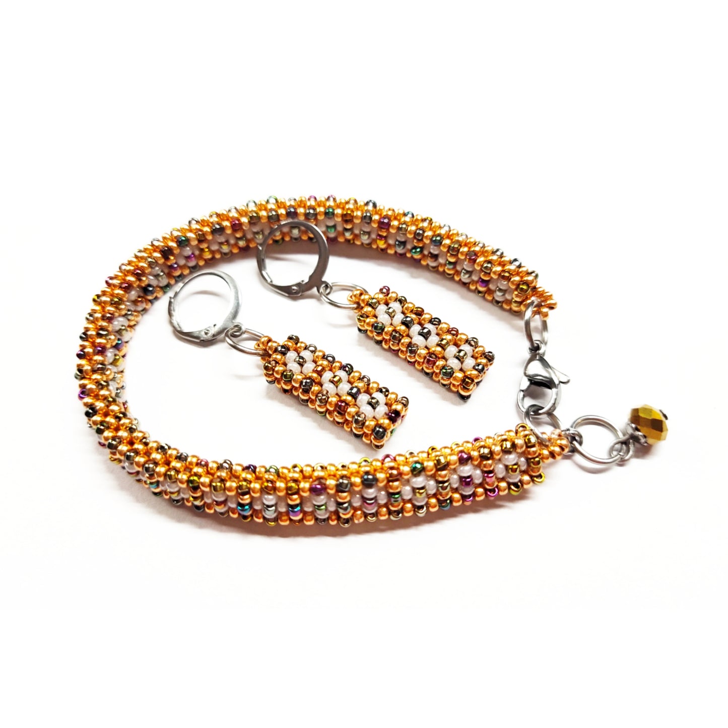 Beaded bracelet and earrings set in golden colour