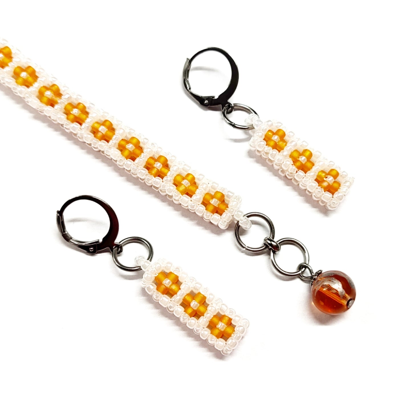Beaded bracelet and earrings set in pearly white and orange colour